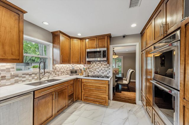 9006 Bonhomme Road, Houston, TX 77074
