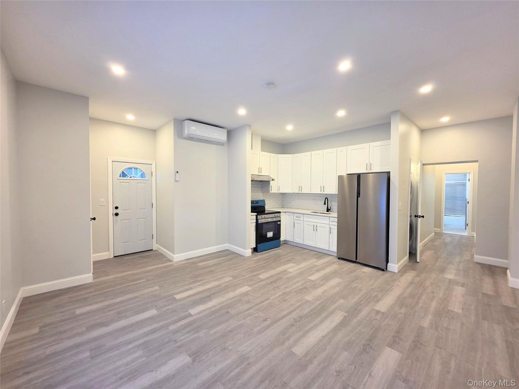 143 Jericho Turnpike APT A, Mineola, NY 11501