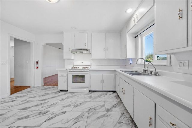 3176 Callecita St, Sacramento, CA 95815