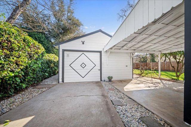 3176 Callecita St, Sacramento, CA 95815