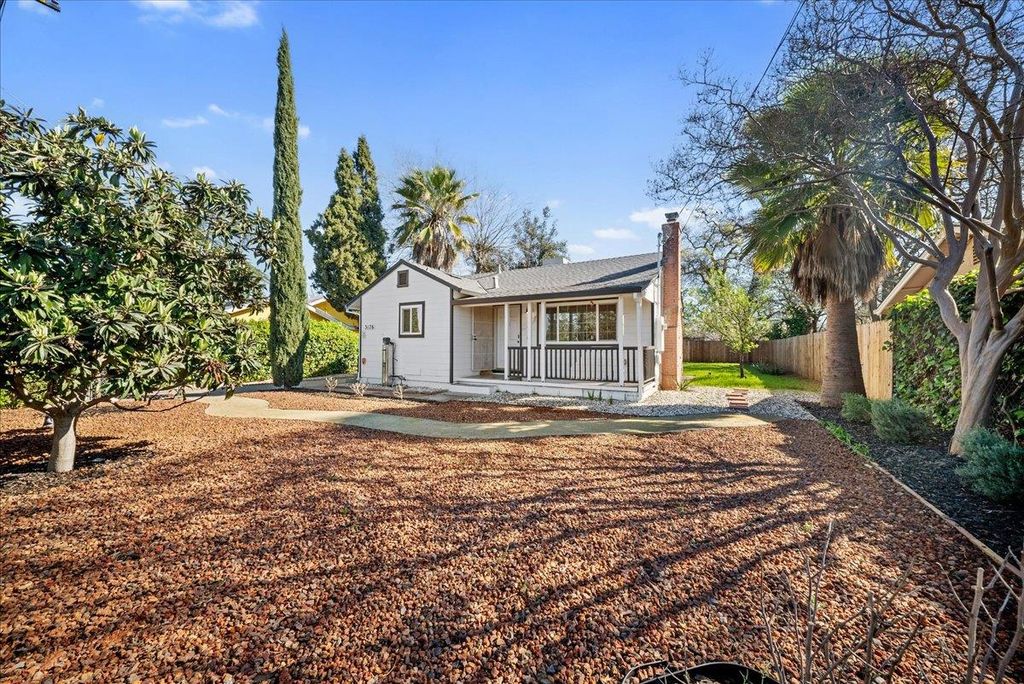 3176 Callecita St, Sacramento, CA 95815