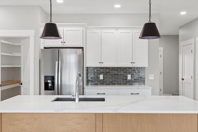 4618 W 12th Street, Davenport, IA 52804