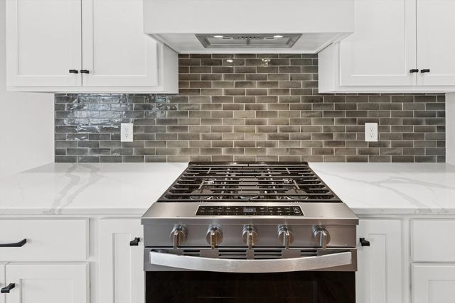 4618 W 12th Street, Davenport, IA 52804