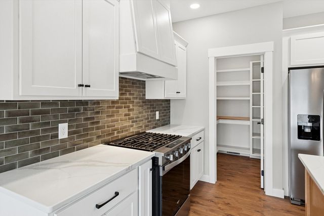 4618 W 12th Street, Davenport, IA 52804