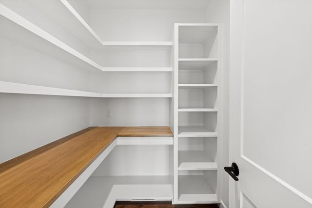 4618 W 12th Street, Davenport, IA 52804