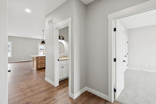 4618 W 12th Street, Davenport, IA 52804