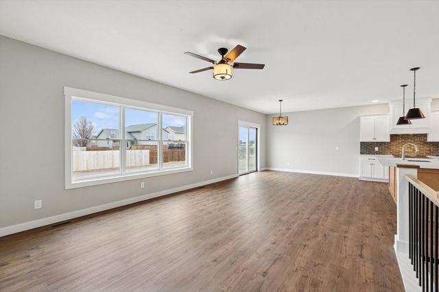 4618 W 12th Street, Davenport, IA 52804