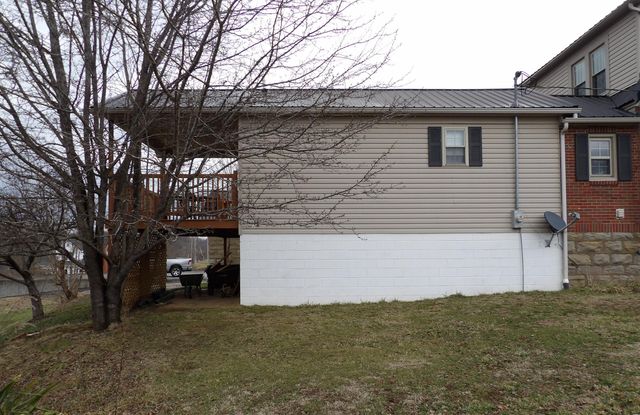477 Main Street, West Liberty, KY 41472