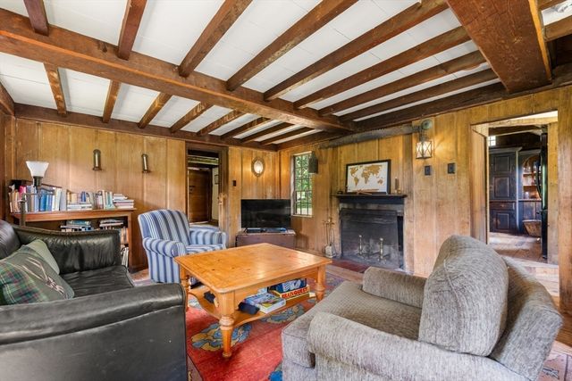 11 Lincoln St, Gloucester, MA 01930