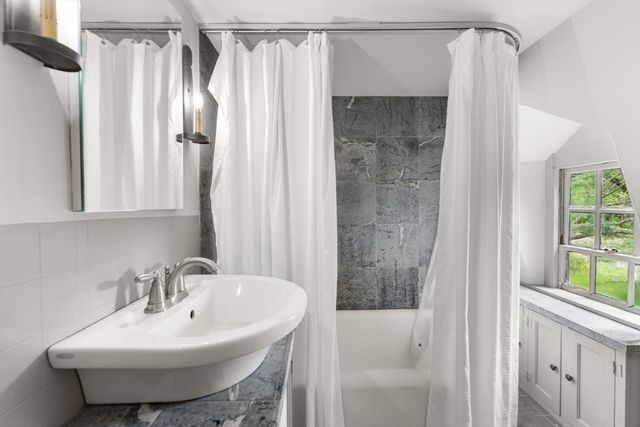 11 Lincoln St, Gloucester, MA 01930