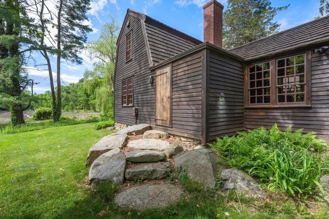 11 Lincoln St, Gloucester, MA 01930