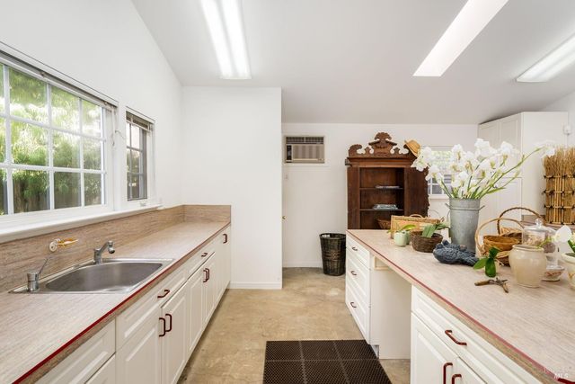 2230 1st St, Napa, CA 94559