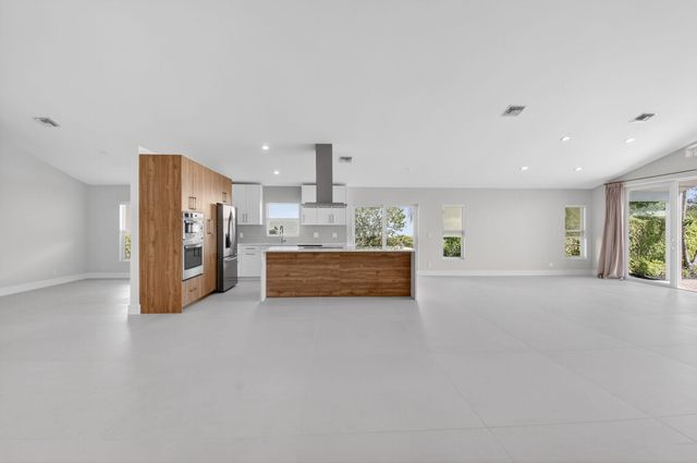 11801 Fountainside Circle, Boynton Beach, FL 33437