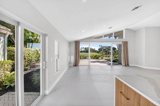 11801 Fountainside Circle, Boynton Beach, FL 33437