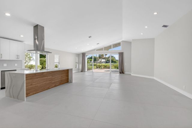 11801 Fountainside Circle, Boynton Beach, FL 33437