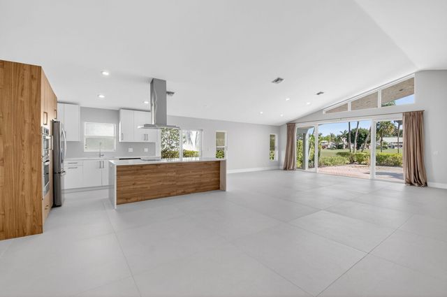 11801 Fountainside Circle, Boynton Beach, FL 33437