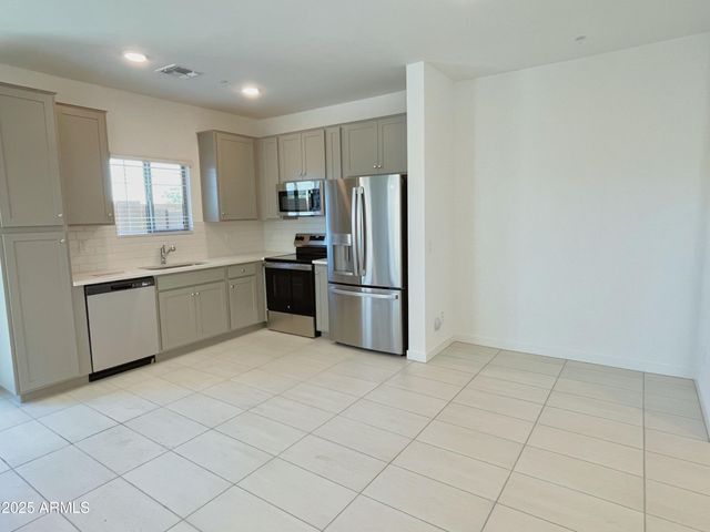 28065 N 28th Avenue, Phoenix, AZ 85085