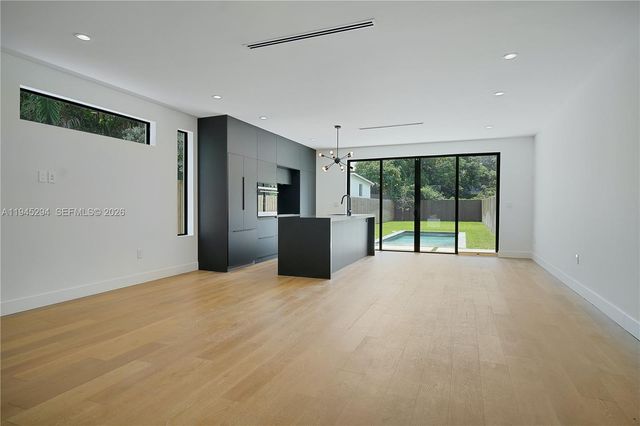 355 NW 50th St, Miami, FL 33127