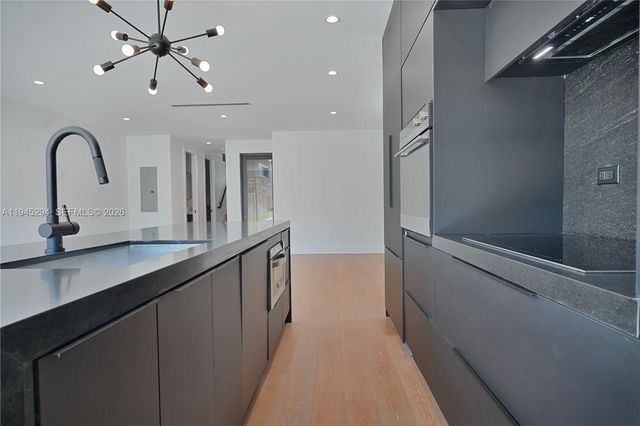 355 NW 50th St, Miami, FL 33127