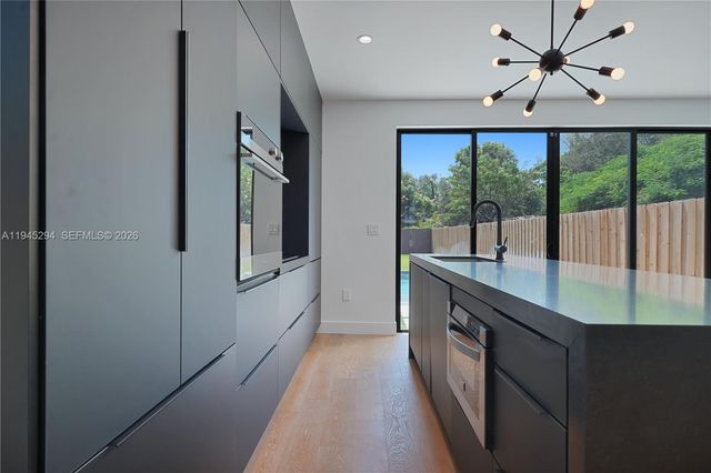 355 NW 50th St, Miami, FL 33127