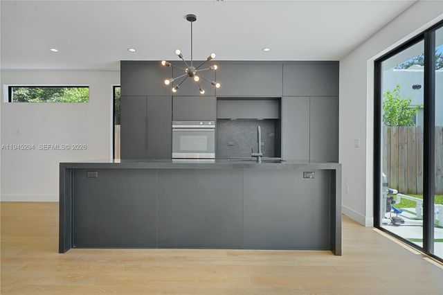 355 NW 50th St, Miami, FL 33127