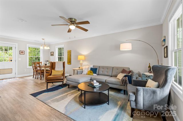 1282 26th Avenue NE, Hickory, NC 28601