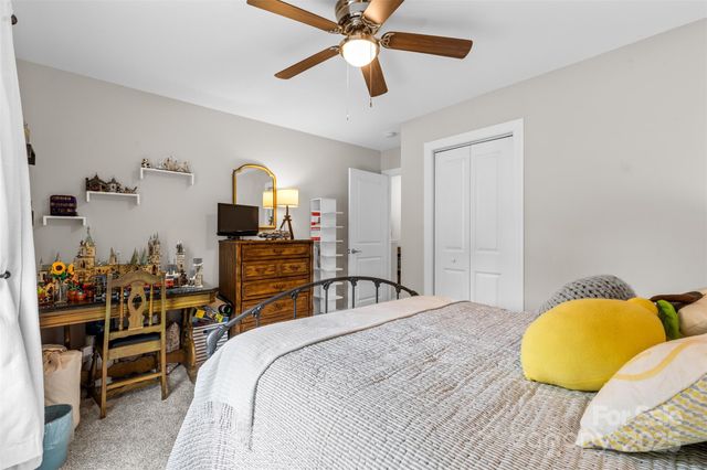 1282 26th Avenue NE, Hickory, NC 28601