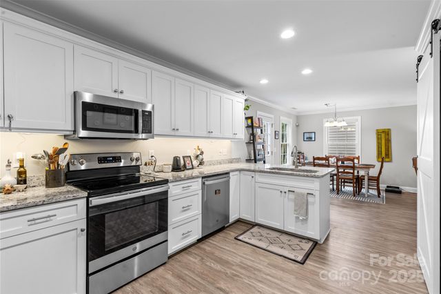1282 26th Avenue NE, Hickory, NC 28601