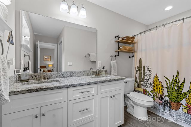 1282 26th Avenue NE, Hickory, NC 28601