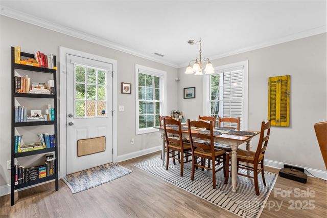1282 26th Avenue NE, Hickory, NC 28601