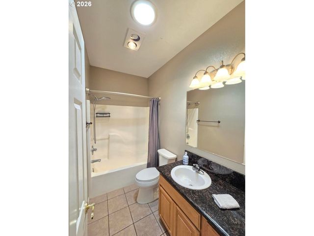 212 WAGON WHEEL Dr, Grants Pass, OR 97527