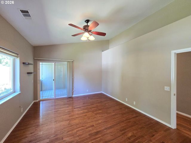 212 WAGON WHEEL Dr, Grants Pass, OR 97527