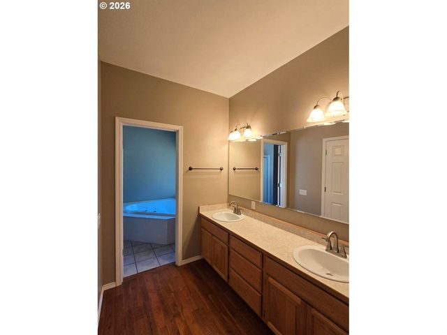 212 WAGON WHEEL Dr, Grants Pass, OR 97527