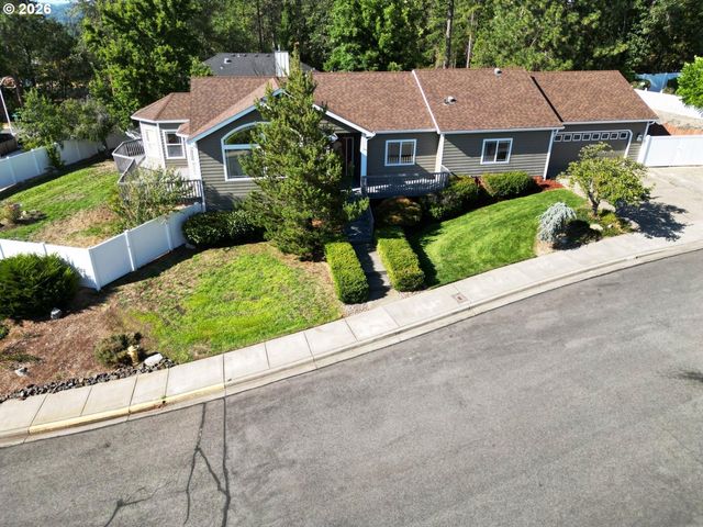 212 WAGON WHEEL Dr, Grants Pass, OR 97527