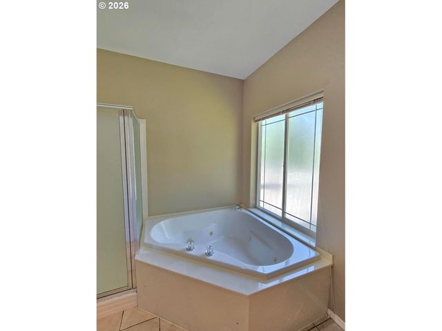 212 WAGON WHEEL Dr, Grants Pass, OR 97527