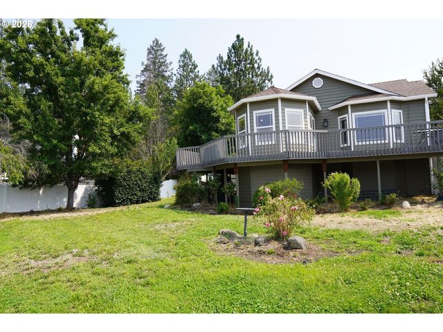 212 WAGON WHEEL Dr, Grants Pass, OR 97527