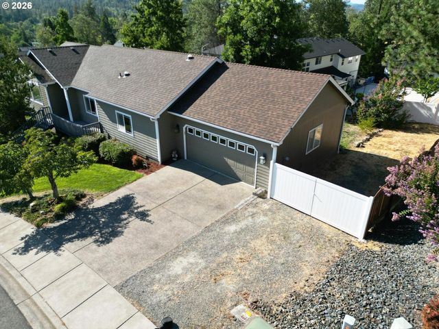 212 WAGON WHEEL Dr, Grants Pass, OR 97527