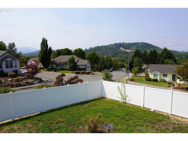 212 WAGON WHEEL Dr, Grants Pass, OR 97527