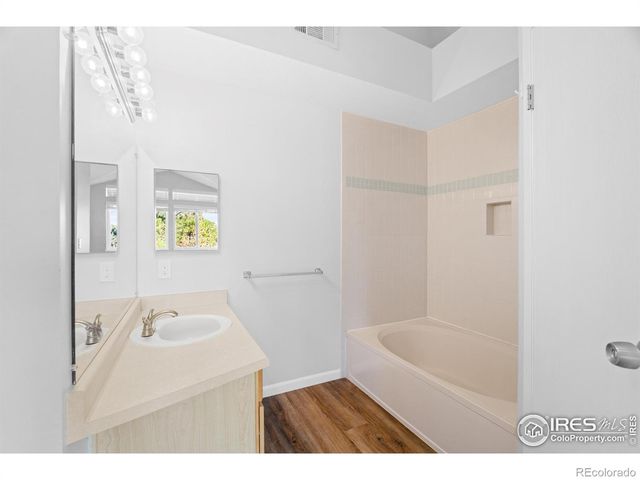 6001 S Yosemite Street J301, Greenwood Village, CO 80111