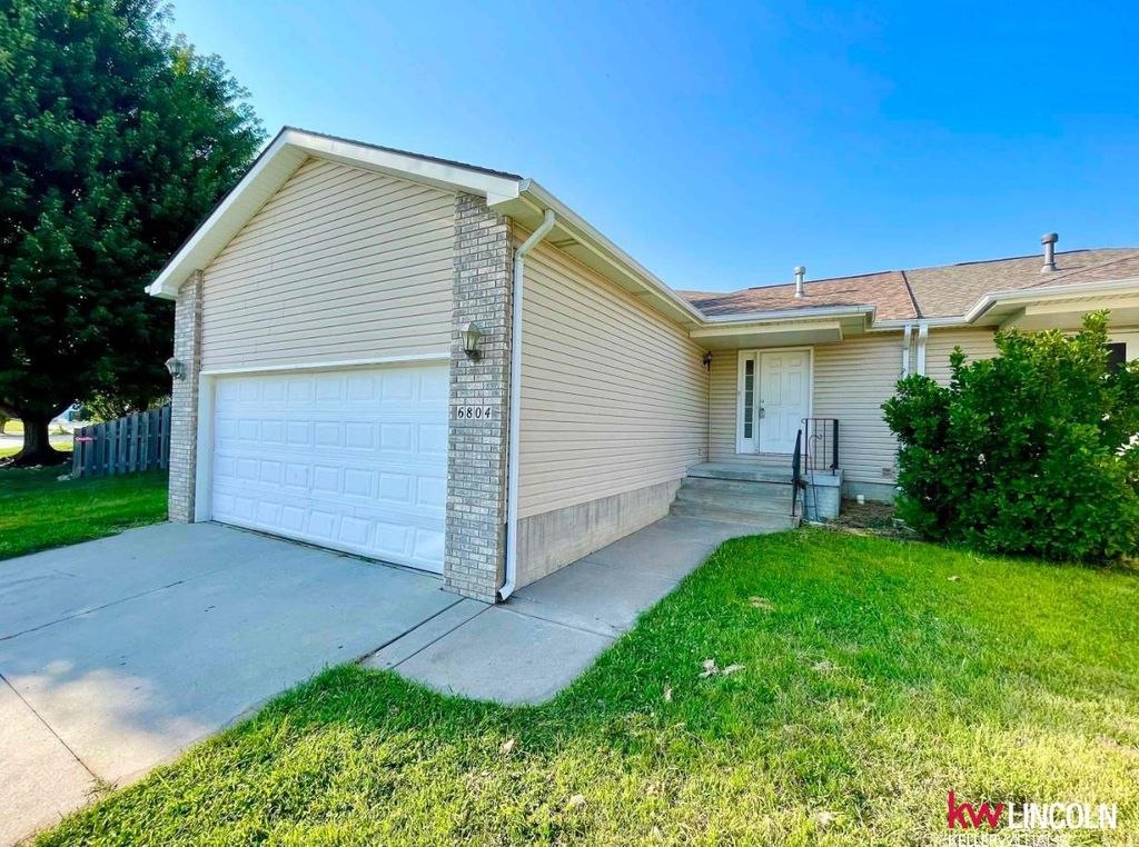 6804 Whitewater Lane, Lincoln, NE 68521