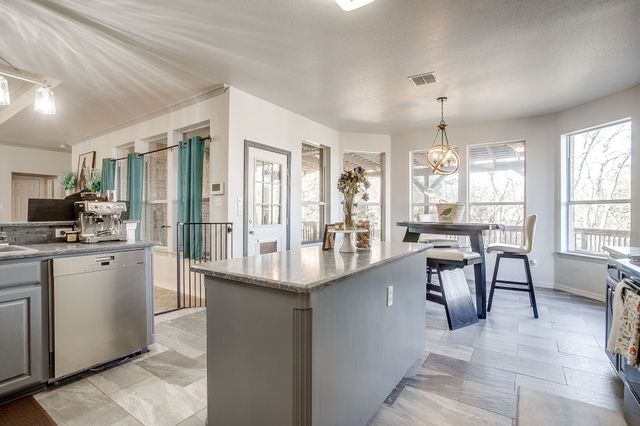 2226 Creek Side Drive, Weatherford, TX 76087