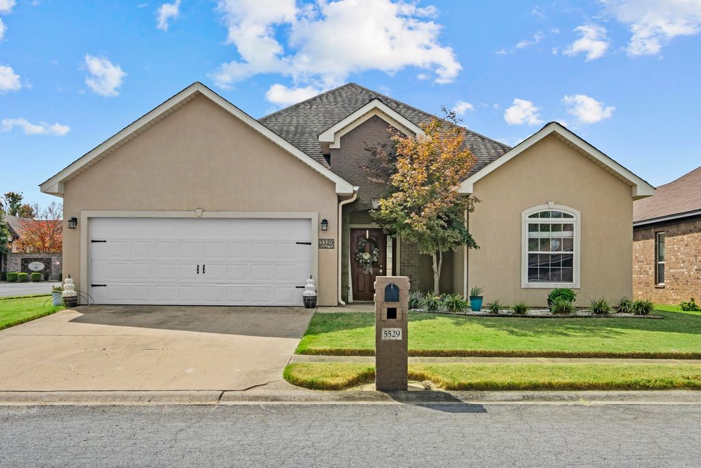 5529 Village Trace, Benton, AR 72019