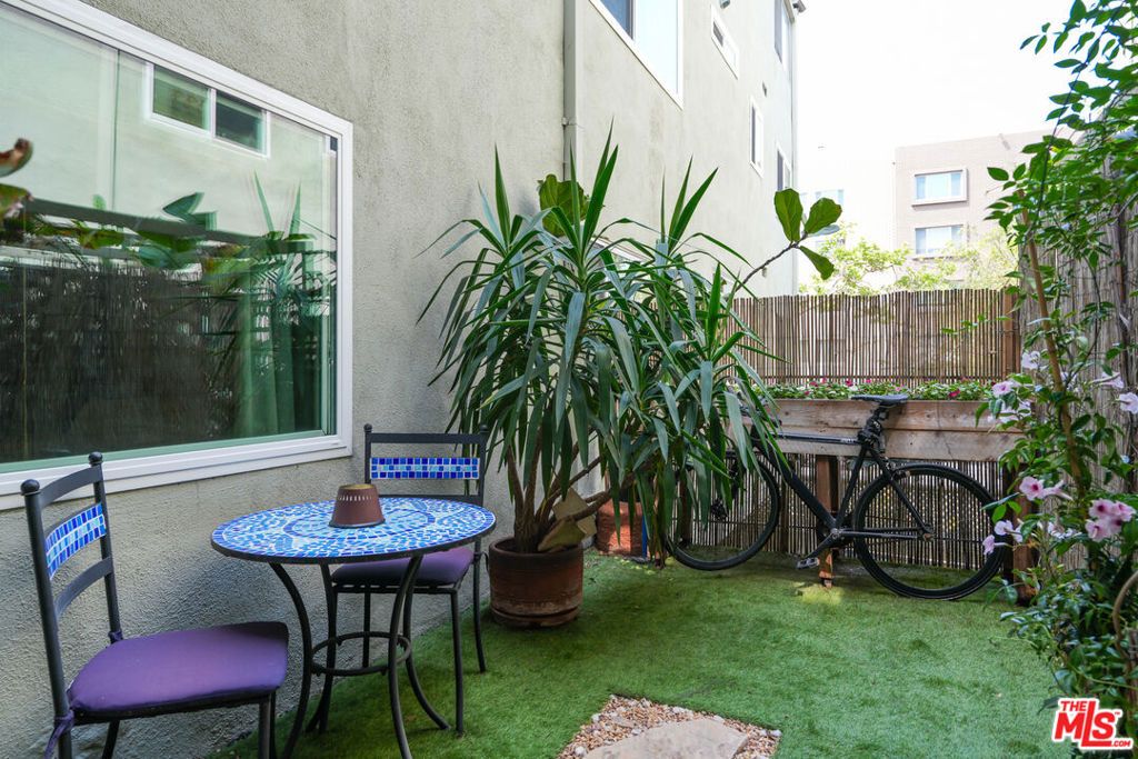 Image 13 of property listing at 532 N Rossmore Avenue 108, Los Angeles, CA 90004