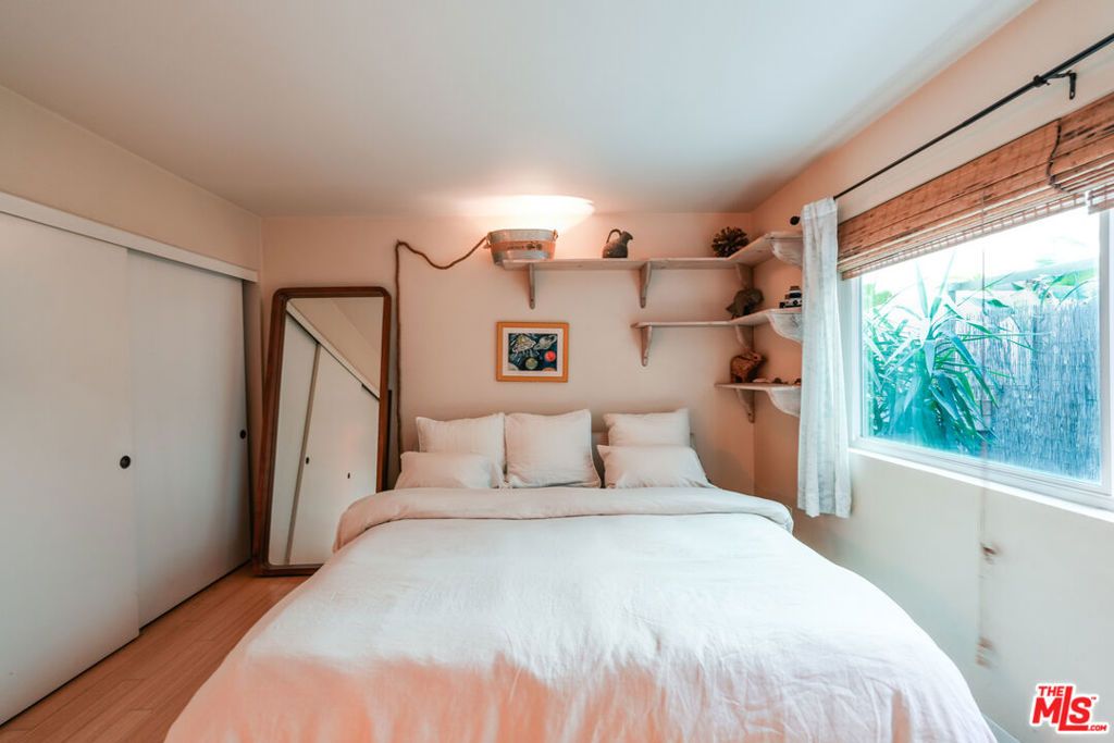 Image 15 of property listing at 532 N Rossmore Avenue 108, Los Angeles, CA 90004