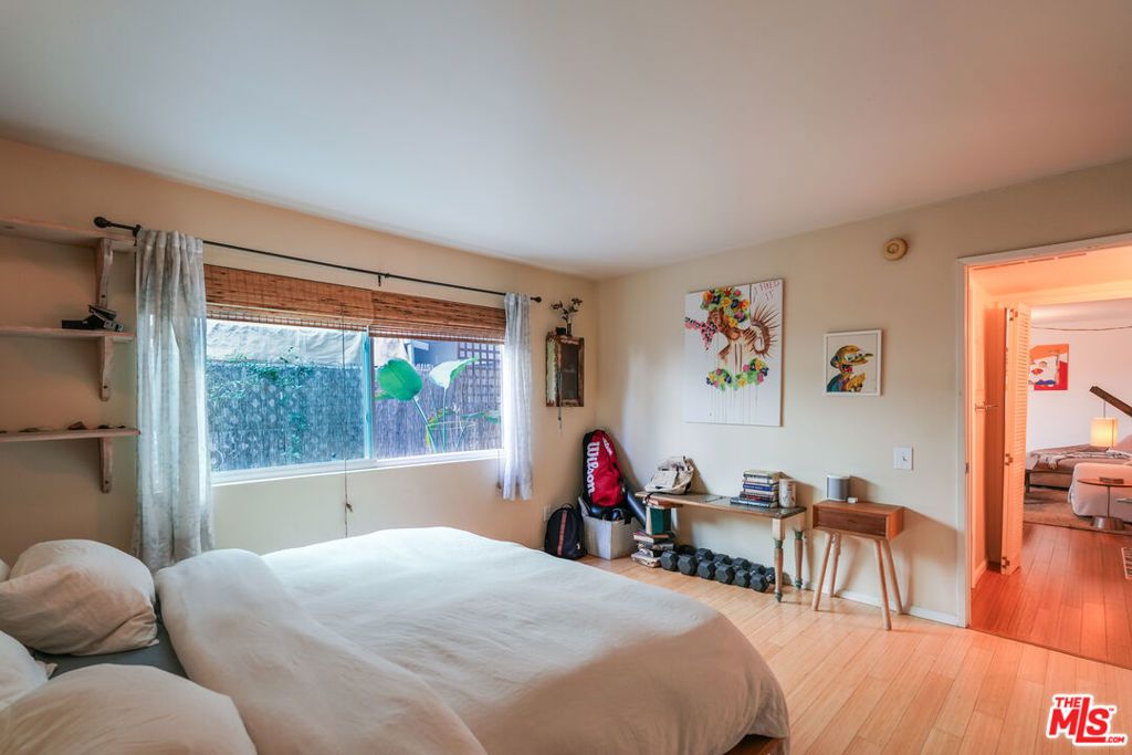 Image 17 of property listing at 532 N Rossmore Avenue 108, Los Angeles, CA 90004