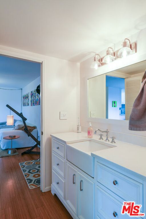 Image 19 of property listing at 532 N Rossmore Avenue 108, Los Angeles, CA 90004