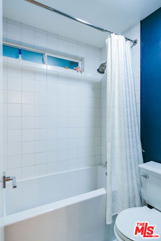 Image 20 of property listing at 532 N Rossmore Avenue 108, Los Angeles, CA 90004