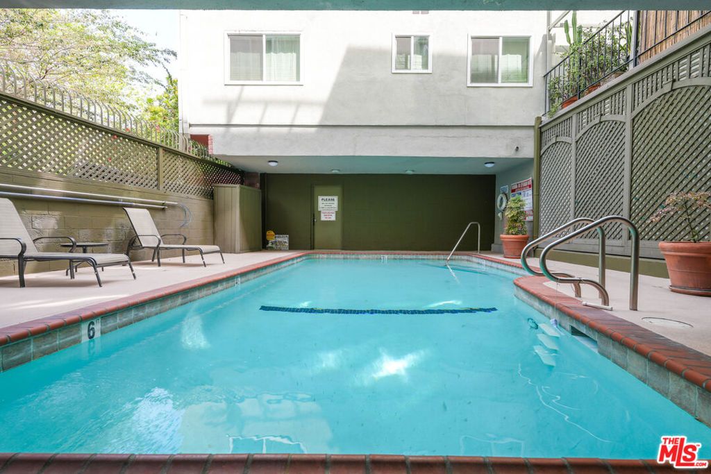 Image 22 of property listing at 532 N Rossmore Avenue 108, Los Angeles, CA 90004