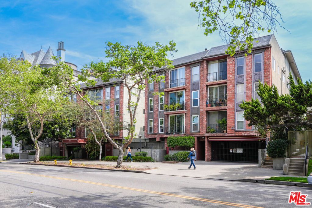 Image 25 of property listing at 532 N Rossmore Avenue 108, Los Angeles, CA 90004