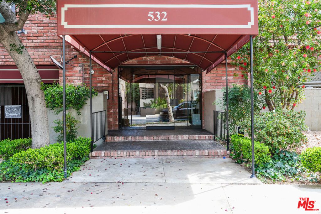 Image 26 of property listing at 532 N Rossmore Avenue 108, Los Angeles, CA 90004